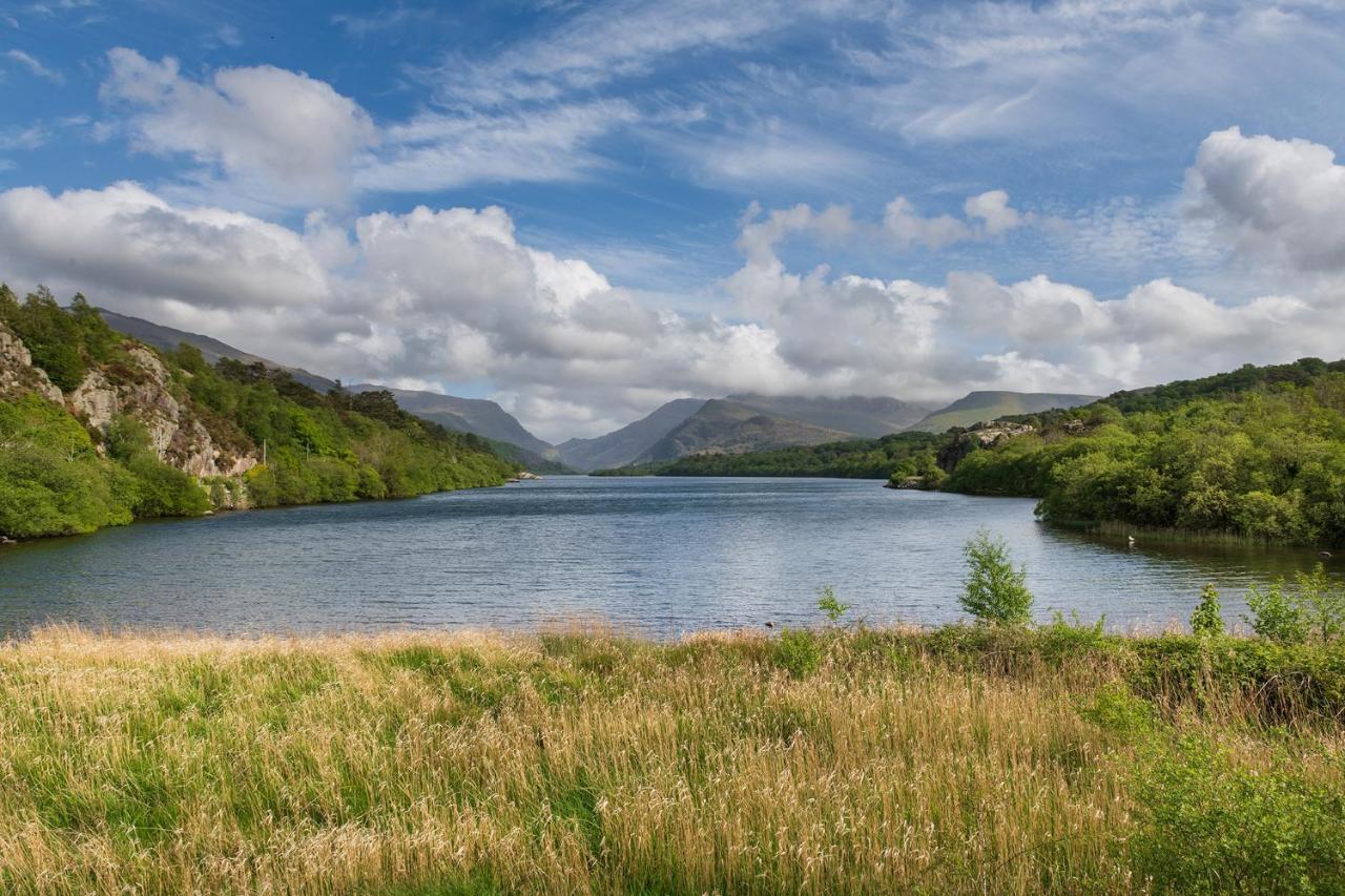 Arlyn, Padarn Lake Viewpoint In Snowdonia Caernarfon Exterior foto