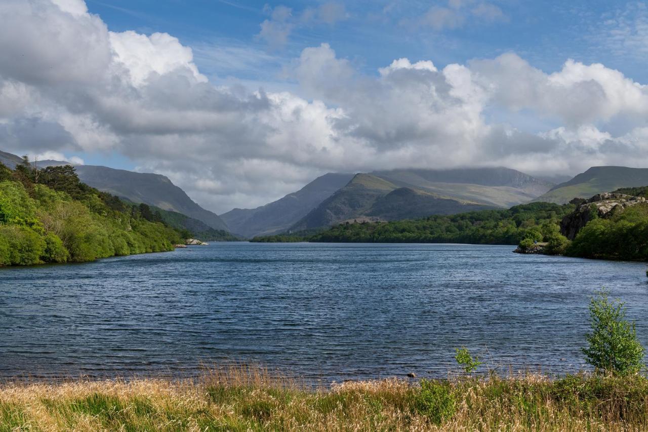Arlyn, Padarn Lake Viewpoint In Snowdonia Caernarfon Exterior foto